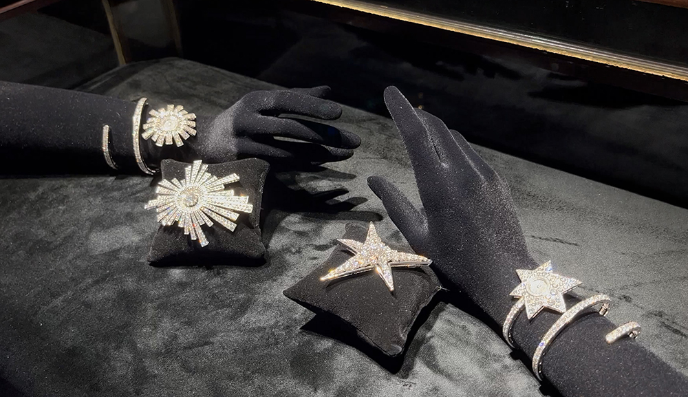 channel, first ever high jewellery collection , bijoux de diamants 1939 photo by Alexandra Mas 