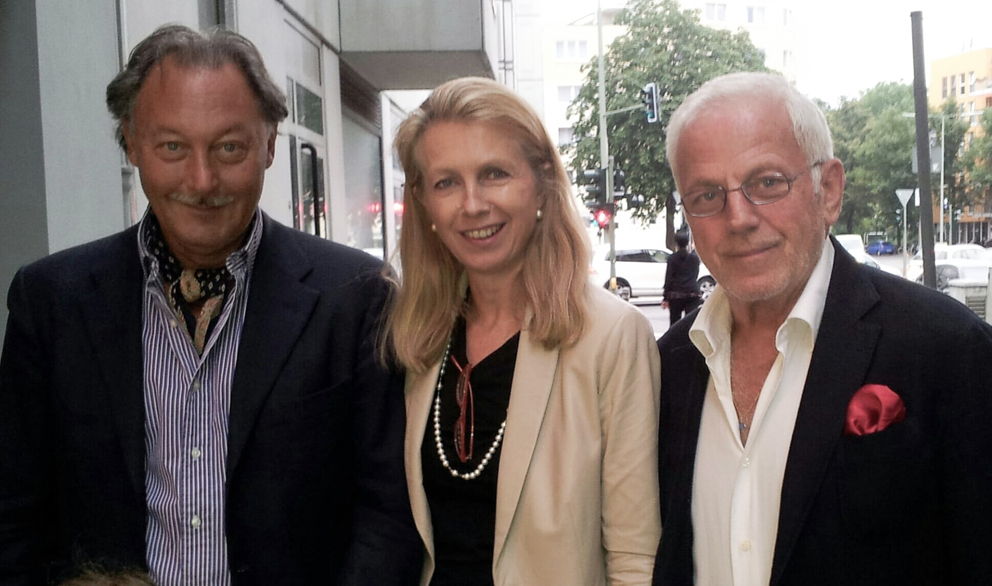 Haralampi G. Oroschakoff, Diana Hohenthal, Michel Würthle
Berlin, 2012
photo: Daruuschh Haralampi G. Oroschakoff, Diana Hohenthal, Michel Würthle
Berlin, 2012
photo: Daruuschh<br />
EDGE mag