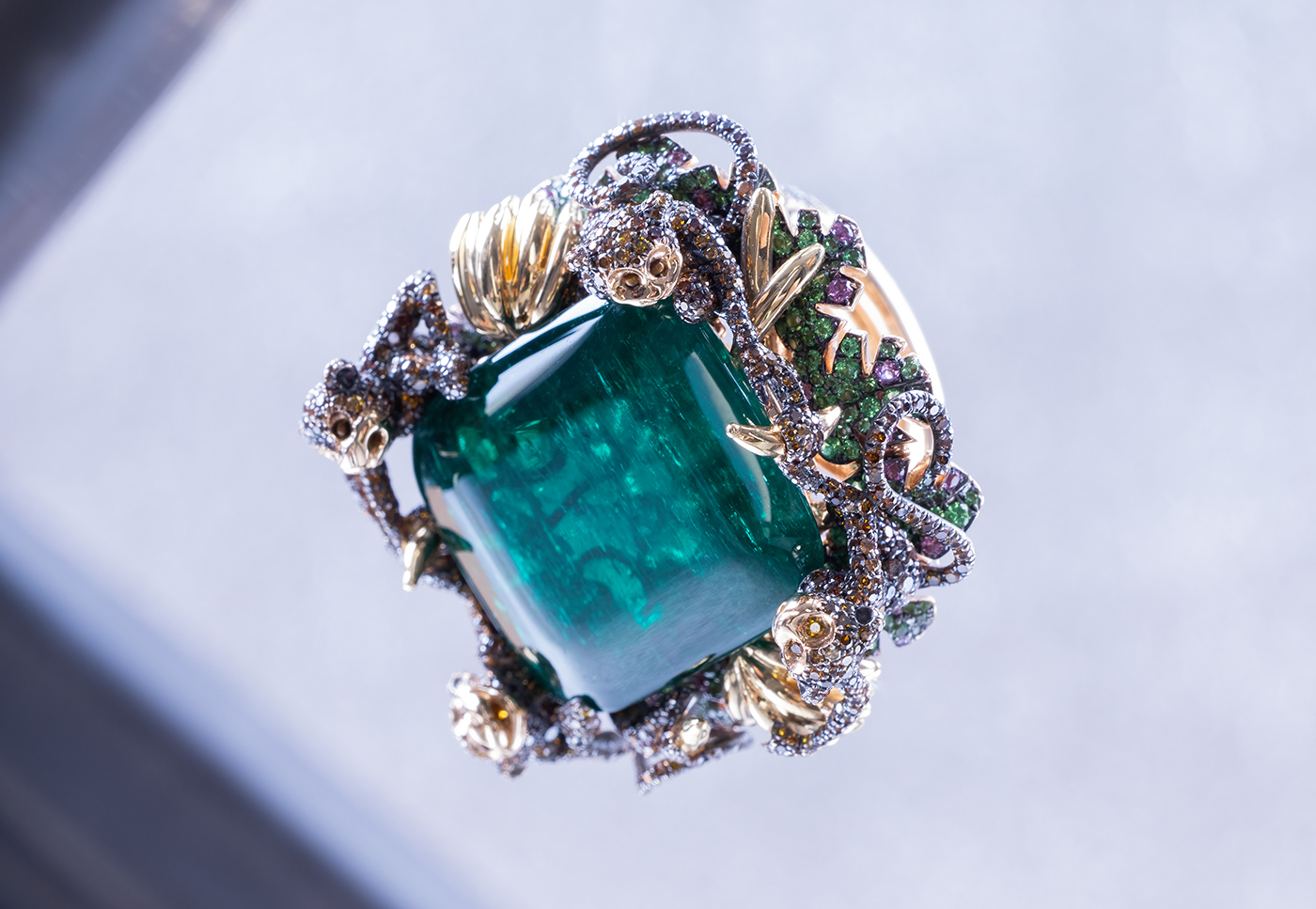 High jewellery editorial, edge magazine, by Mas Tassini studio, photography Marco Tassini