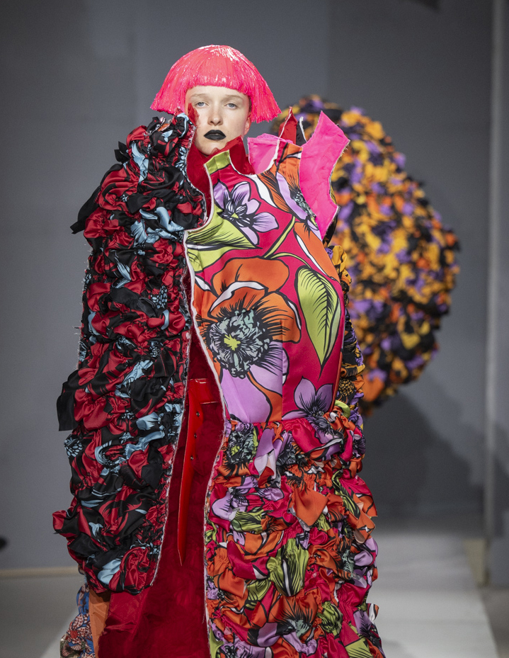 Artistry in Motion: Kawakubo's Sculptural Dance with COMME des GARÇONS ...