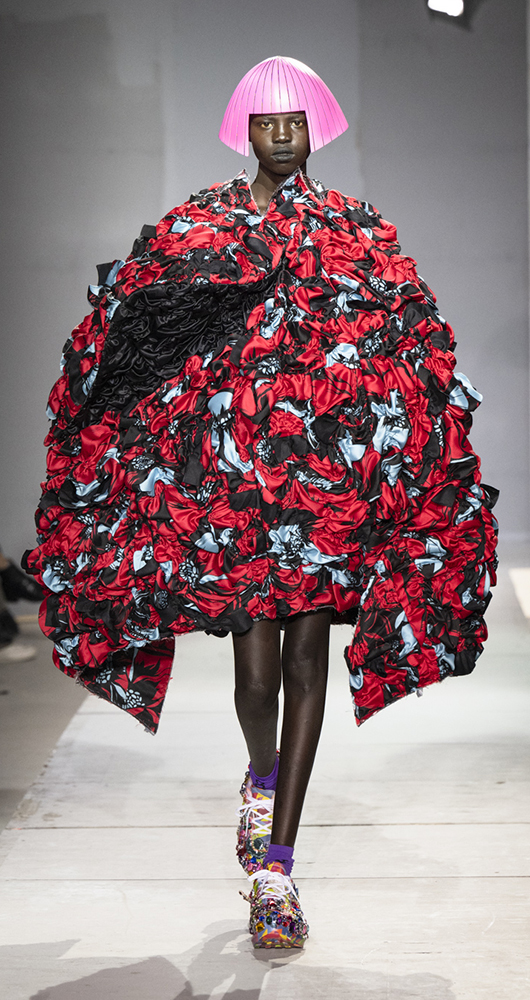 Artistry in Motion: Kawakubo's Sculptural Dance with COMME des GARÇONS ...