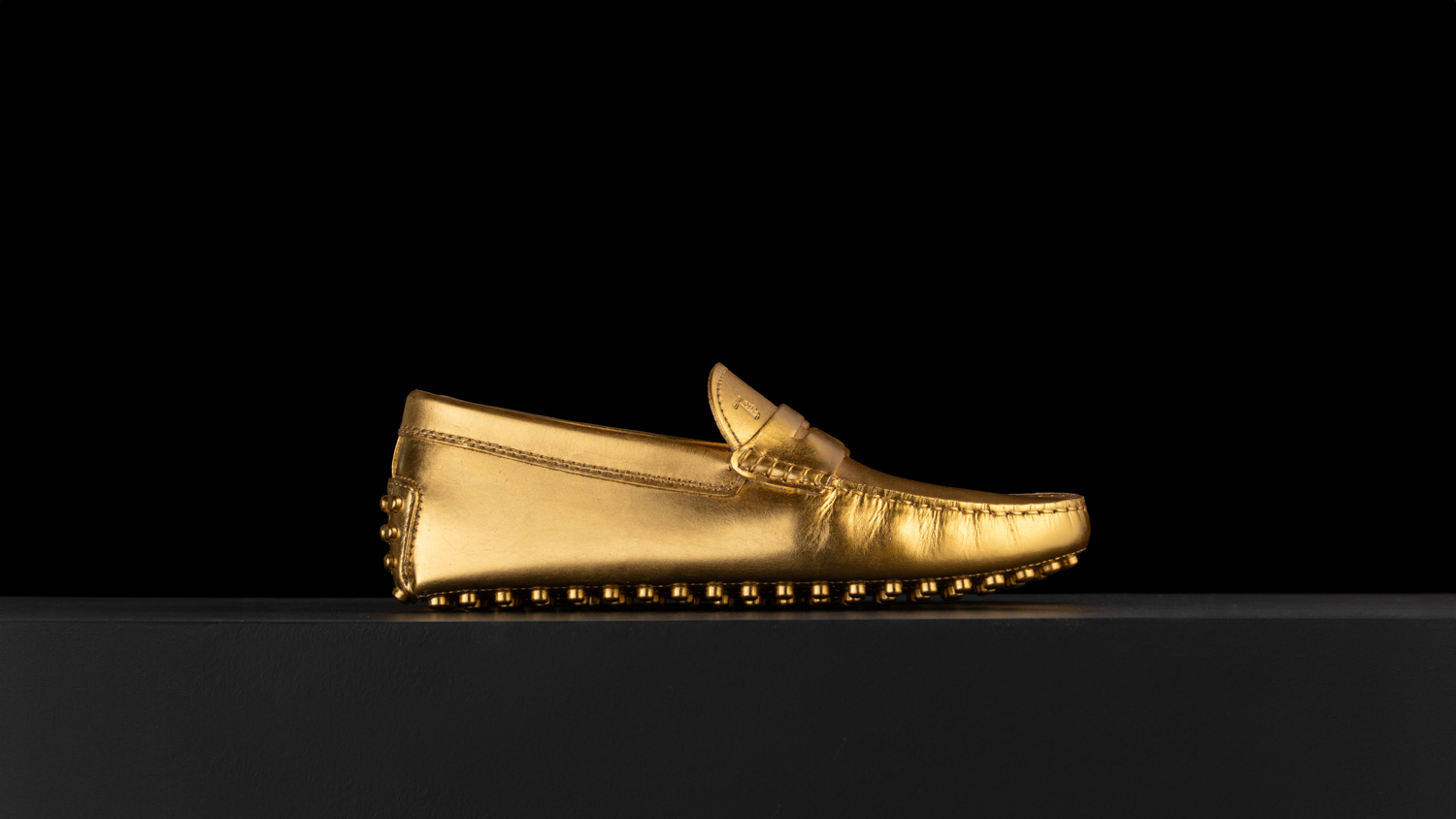 tod's gommino covered with gold by Menegazzo, Venetian master in gold foil, last gold beater