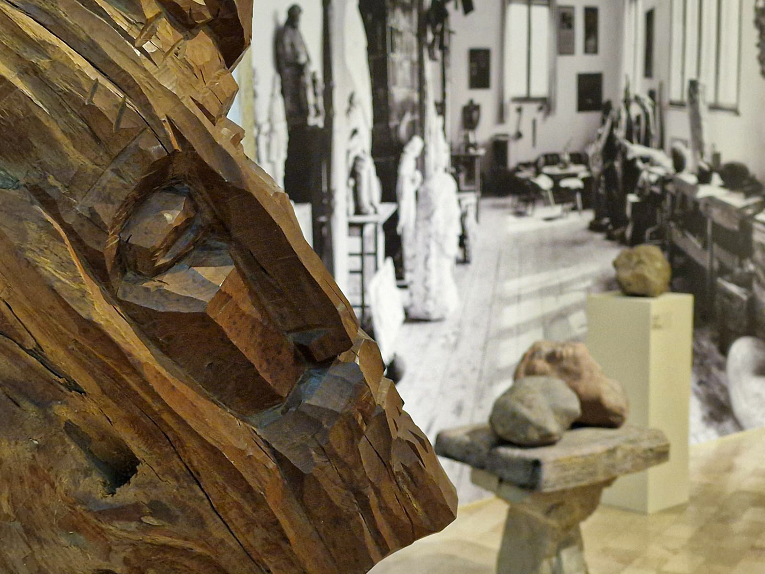 vlasiu-detail-sculpture-curtesy-of-the-familly-edge-mag