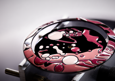 J12 BOX "DRIPPING ART" Numbered and limited to 5 sets 5 J12 watches Black highly resistant ceramic case Sapphire crystal caseback with “N°X/5” numbering Steel with black coating and black ceramic fixed bezel with motif in Grand Feu enamel Black ceramic dial with motif in Grand Feu enamel Steel with black coating non-screw-down crown set with a brilliant-cut diamond (~0.16 carat) Black highly resistant ceramic bracelet and steel triple-folding buckle Caliber 12.1: self-winding manufacture movement, chronometer-certified by the COSC*, with black coating Power reserve: ~70 hours Functions: hours, minutes, seconds Water-resistance: 50 meters Diameter: 38 mm Diamonds: 5 brilliant- cut diamonds (~0.8 carat) Carats and materials are indication only. The values are non-binding. *Swiss Official Chronometer Testing Institute