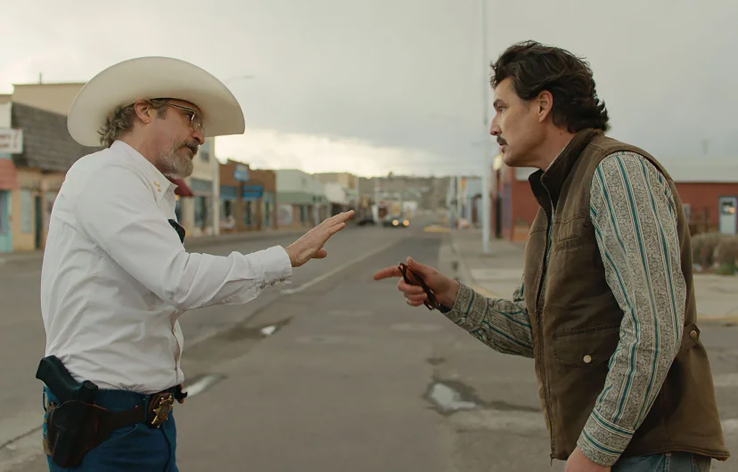 Joaquin Phoenix facing Perdo Pascal Joaquin Phoenix facing Perdo Pascal in Eddington