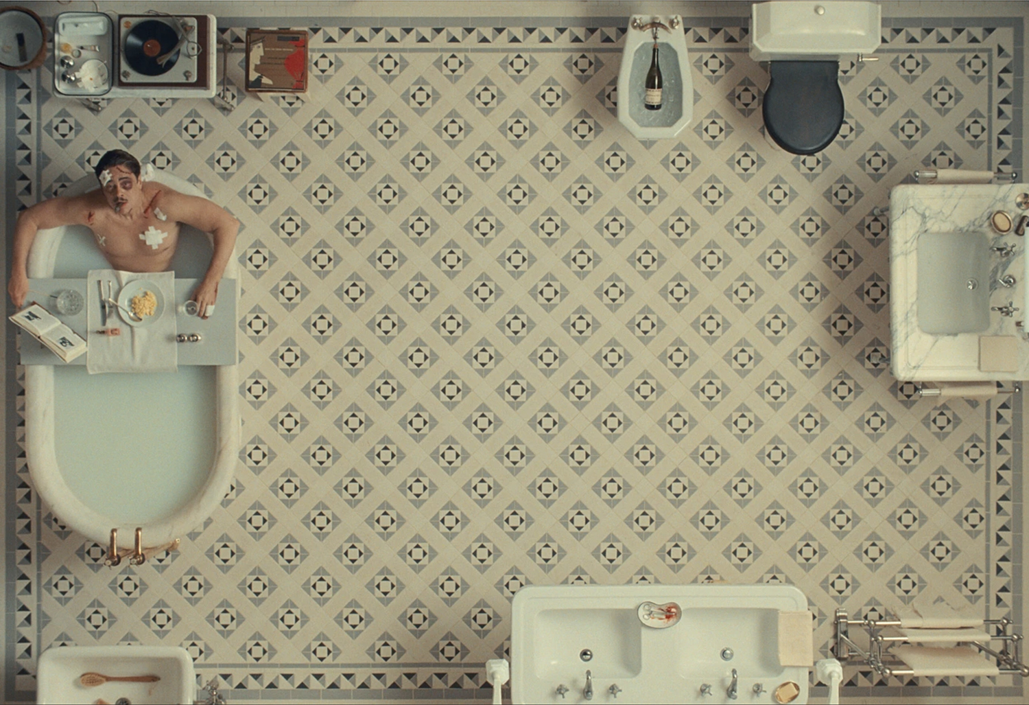 Benicio Del Toro Benicio Del Toro, the bathroom already mythic scene
