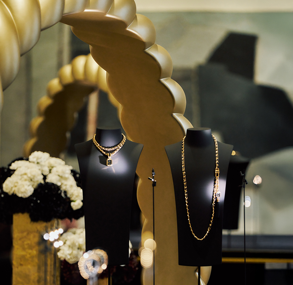 Chanel Première Galon sautoir, the dynamic way of wearing a watch 